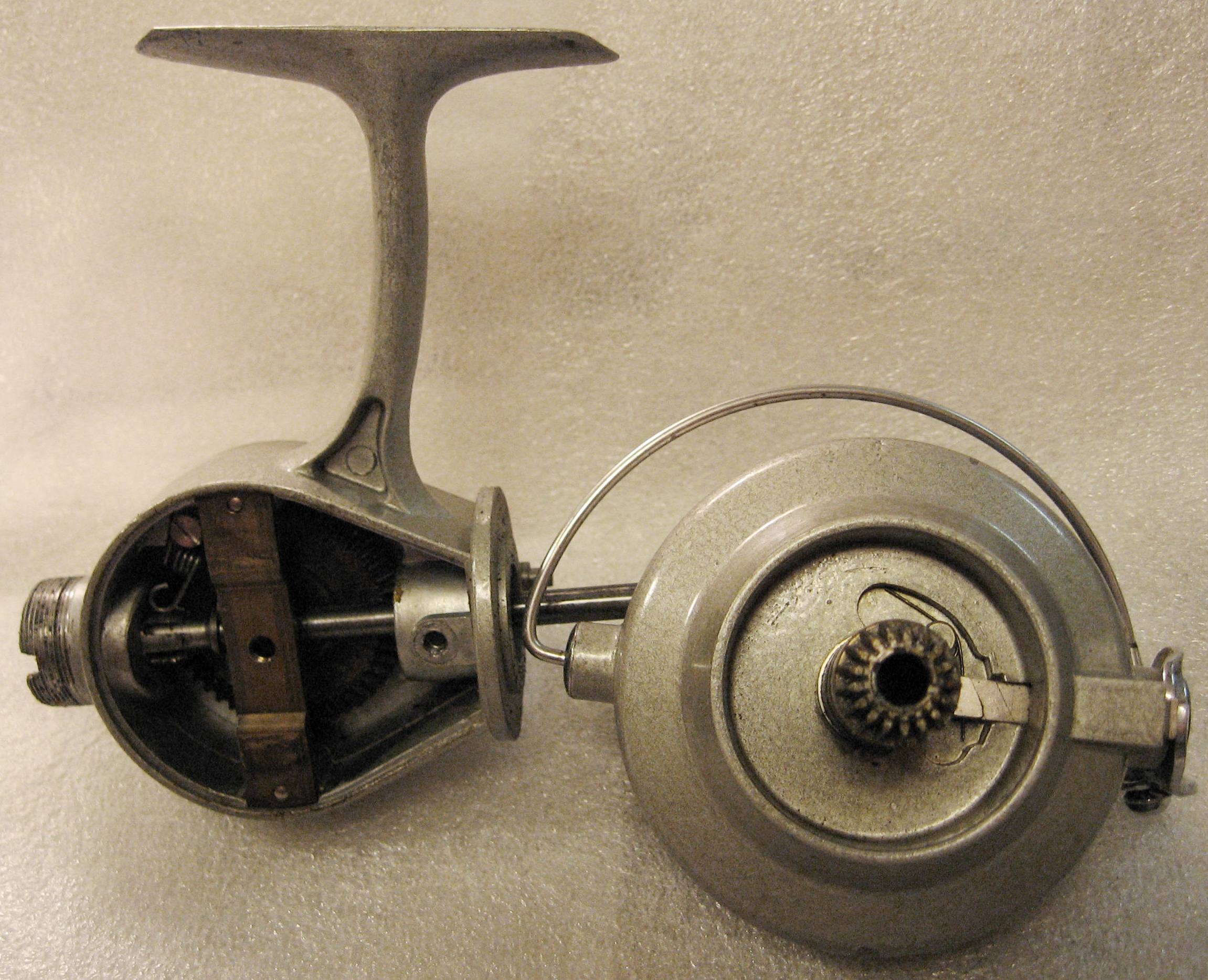 Sold at Auction: Vintage Luxor No. 3L A Spinning Surf Reel