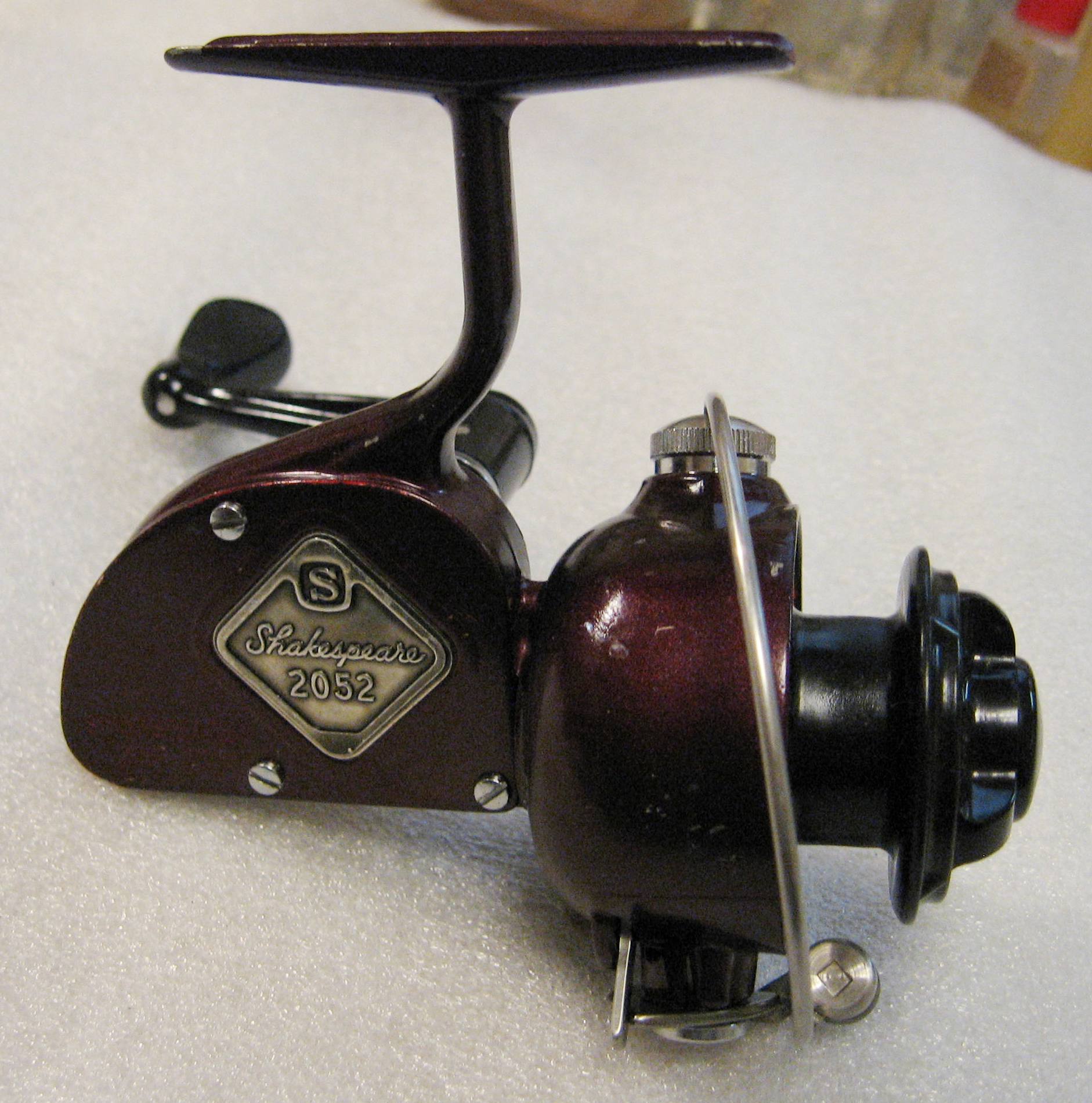 Shakespeare 1777 Spin Cast Reel - Cleaning and broken crank arm repair 